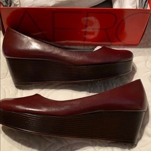 Aerosols wedge heels